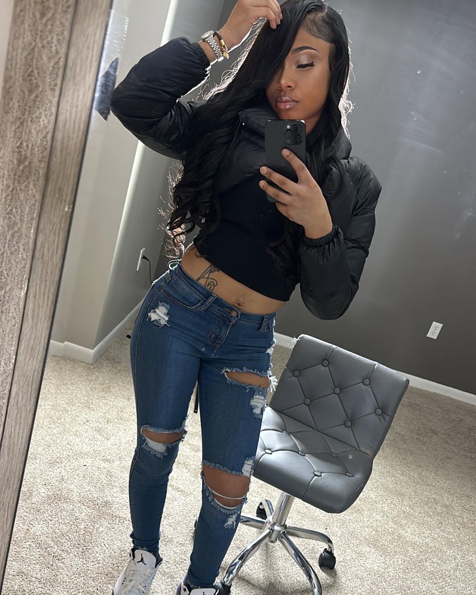 Adoreariee's tweet photo. Happy New Years🎉 https://t.co/J7Uy5RLw4Z