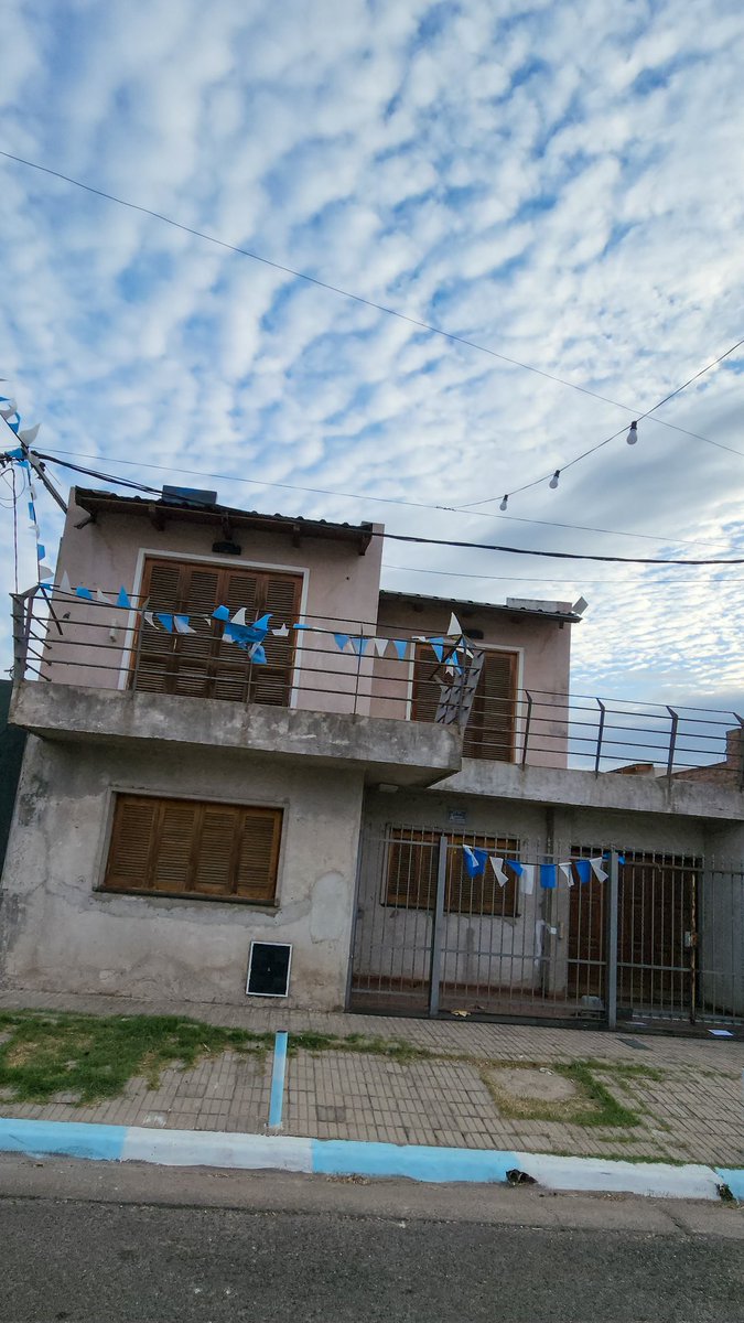 Rosariociudadok's tweet photo. Si sabés de quién es esta casa RT https://t.co/KIiJw5dpAr