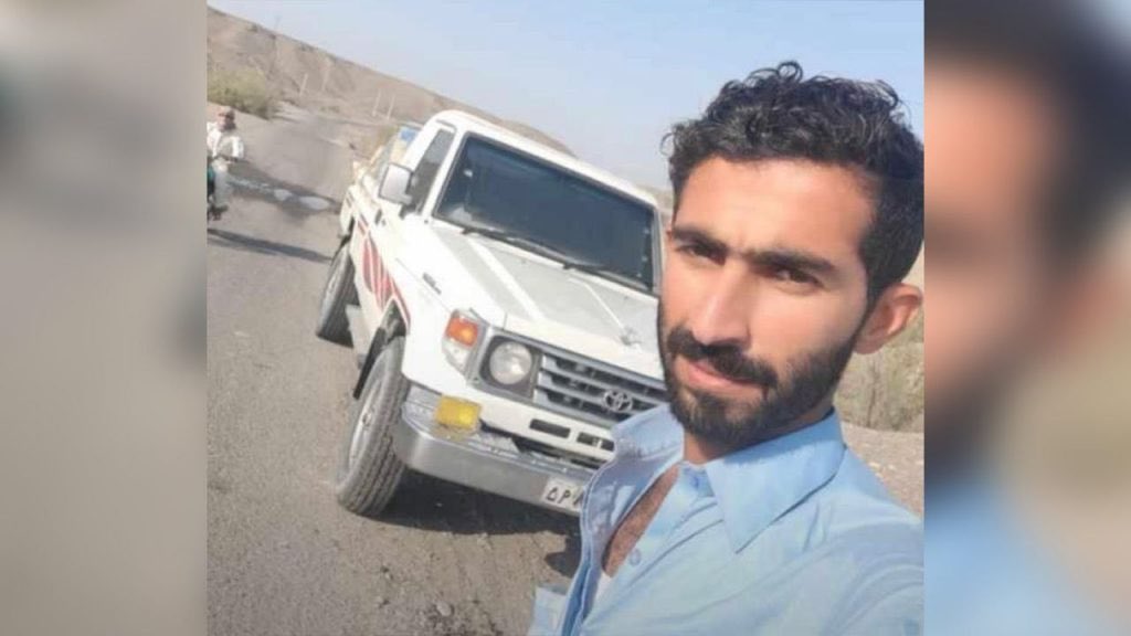 Kolbarnews_En's tweet photo. #Rimdan #Balochistan 

A Baloch oil tanker driver died in the border area of ​​Rimdan due to a road accident and severe burns.
Sunday, 01-01-23, "Samad Tirkhon", 20 years old, died in a road accident, 
 It is said that this citizen's car caught fire after hitting a electric post. https://t.co/napw9CjkYt