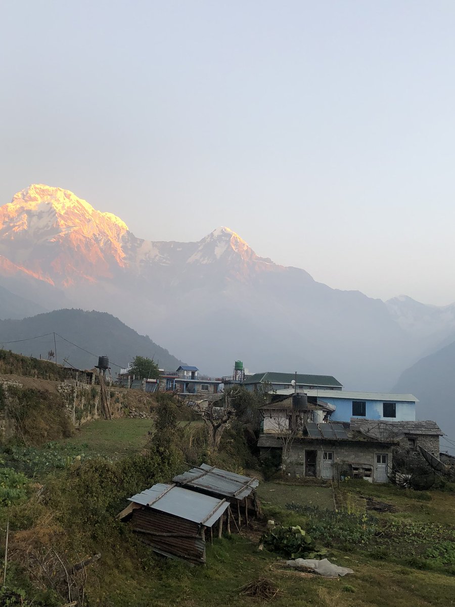 ¡¡Por fin!! Llevamos 5 días caminando en la niebla y hoy conseguimos verlas. #annapurna