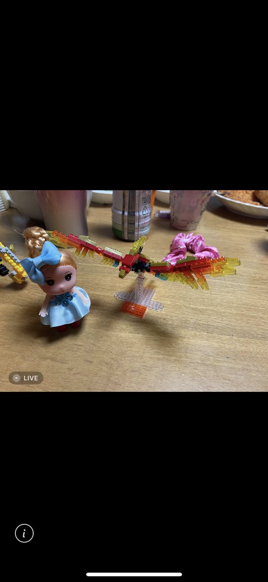 hrk_0719's tweet photo. 新年早々家族LINEに送られて来た父作のフェニックス。紅白見てた人には伝わる。みんなあけおめ。 https://t.co/agbHEnHOZF
