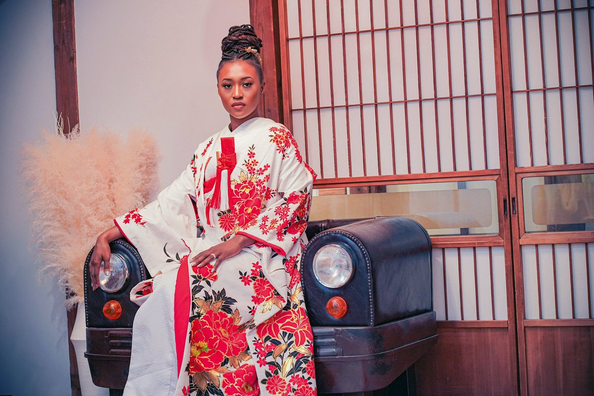 👑 - Q U E E N - 👑
.
- New Vlog coming tomorrow at 5pm est time on my YouTube channel. Link in bio 🫶🏾
.
.
#africanwomanwrestler #kimono #japan #queen #wrestling