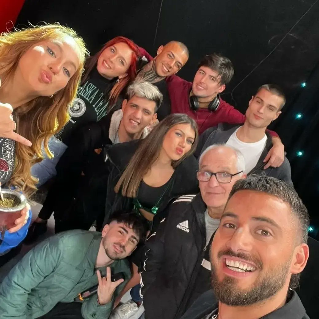 UltimoPasajero1's tweet photo. ¡GRACIAS por haber sido parte de la temporada 2022 de #ElUltimoPasajero! 🚍🎉
@telefe 🔵🟢🔴 https://t.co/KBAhFoX8xz