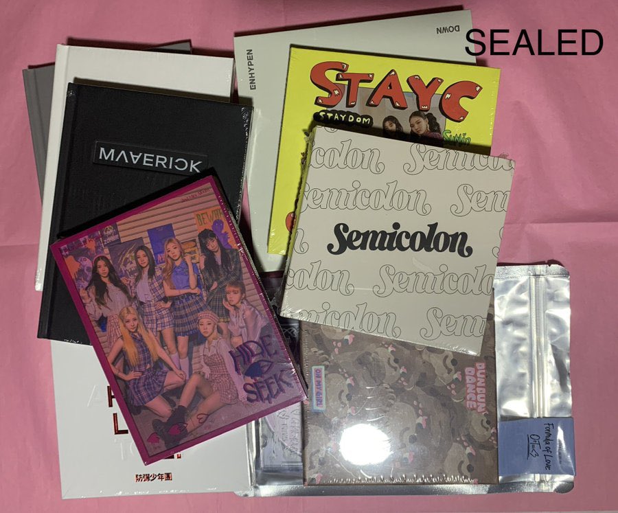 thekmcatalog's tweet photo. Pwede pa magjoin ng GA guys! Win albums of BTS, Seventeen, The Boyz, Enhypen, Twice, Weeekly, StayC, etc!! https://t.co/C9ipArXKCM