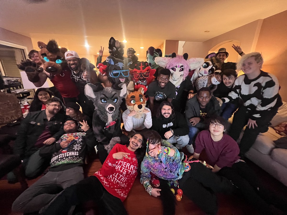 Mojomadness1's tweet photo. The party was a blast and had so much fun! Love you guys! Going to miss each one of you! 🖤💙🖤💙 https://t.co/yurw3Dvpff