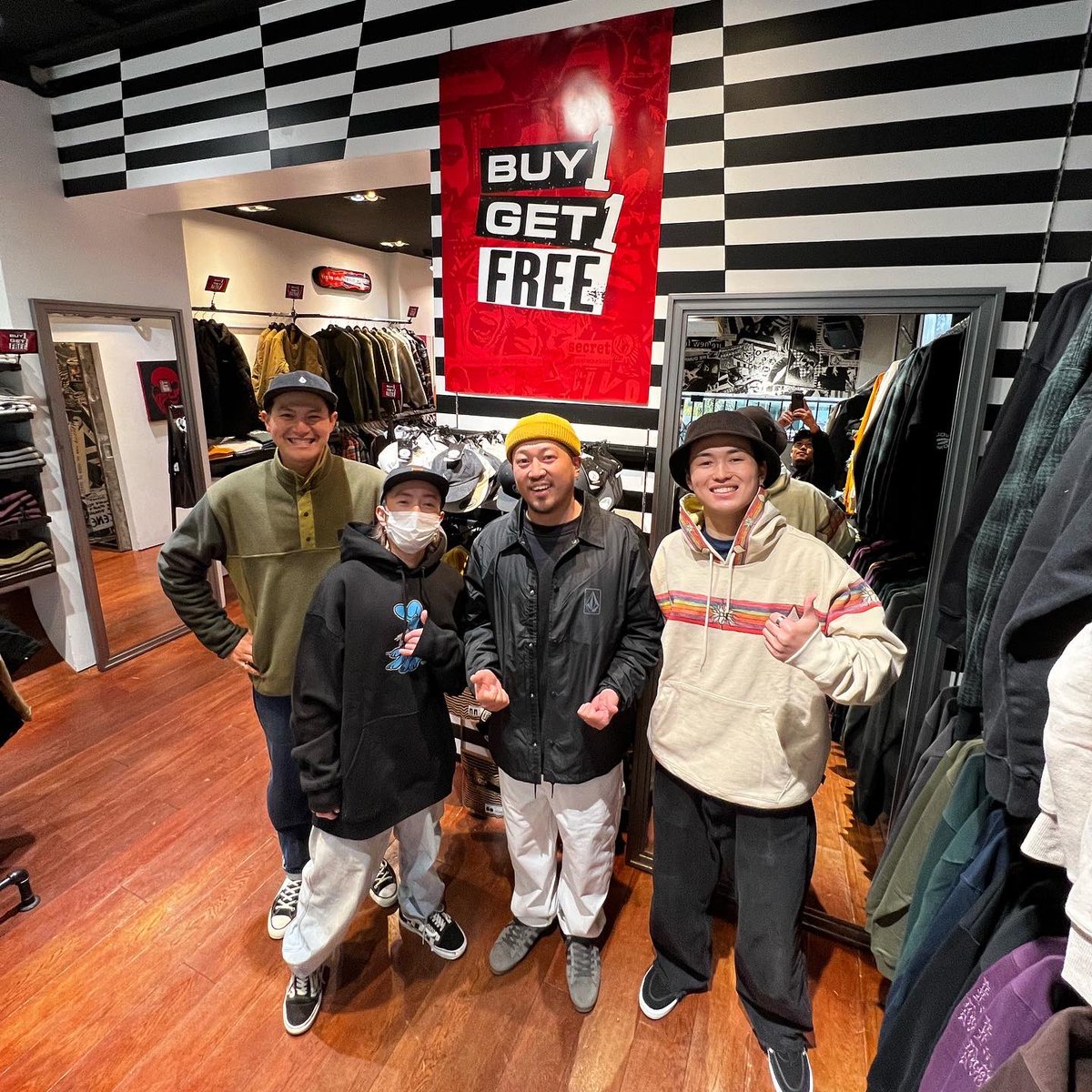 REGULATOR_WEB's tweet image. 2023年の店舗営業を開始しました！
朝早くから盛り上がってます！！
ありがとう！！！
#regcrew #regweb #regulator #volcom #ボルコム