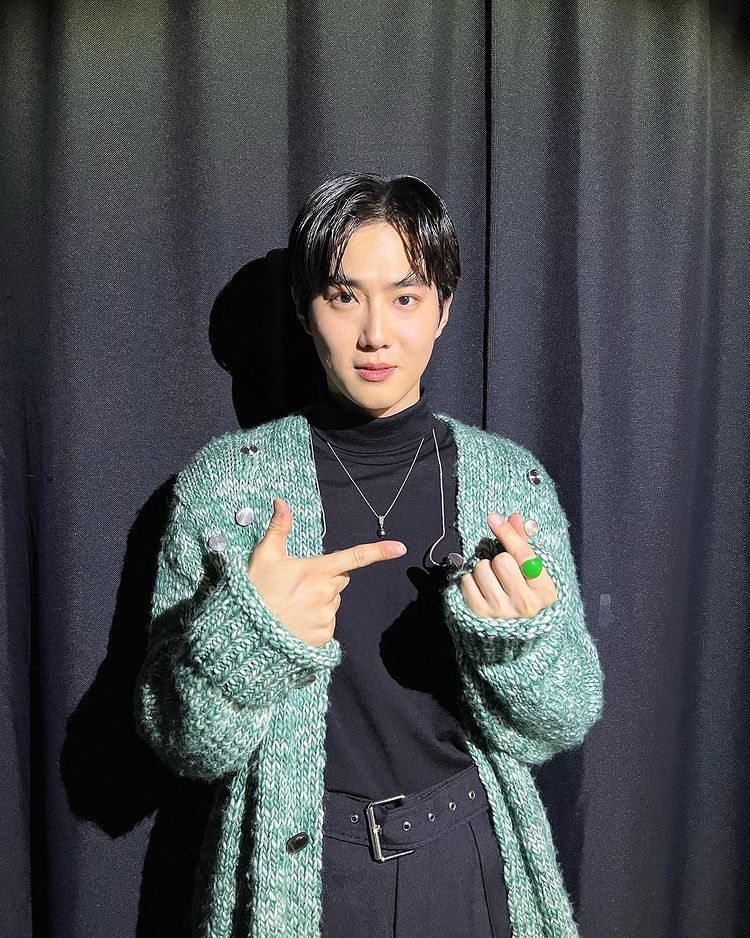 KJM_EXOLCHILE's tweet photo. [#OFICIAL l 010123] Actualización de #SUHO en su cuenta de instagram

EXO-👉🟰🫰
Corramos con Suho band en 2023

Cr: kimjuncotton 
Vía. Instagram 
 
💜
#EXO #엑소 #WeareoneEXO #EXOL #SUHO #수호 #守護 #KimJunmyeon #김준면 #金俊绵 #GreySuit #SUHO_GreySuit https://t.co/mT8PXBhdqT