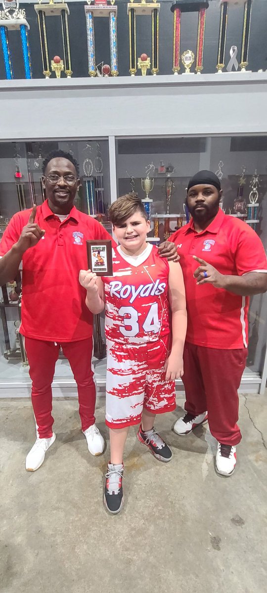 SarahBosse7's tweet photo. Runners-Up 🏀 @CincinnatiRoyal https://t.co/fJNYBQVGuH