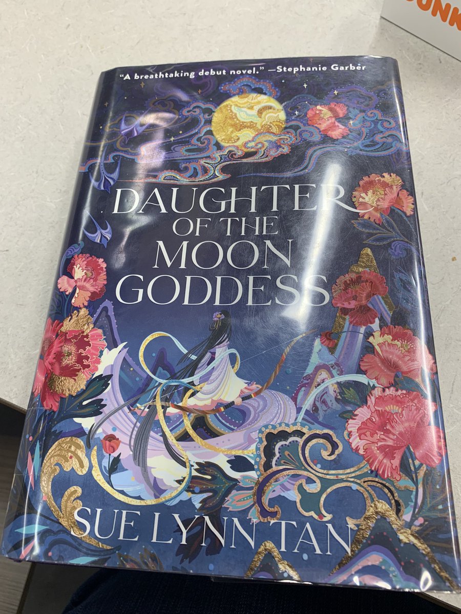 minibrownies's tweet photo. Starting off with Daughter of the Moon Goddess by @SuelynnTan and I’m 3 chapters in and loving it!!! #FirstReadoftheYear #Books #Fantasy #BookTwitter #DaughteroftheMoonGoddess https://t.co/XiBHi2ZdDl