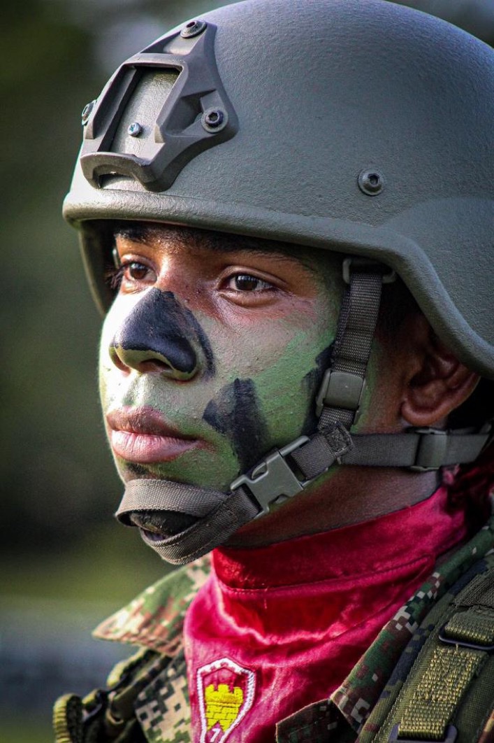 Este es el rostro de un hijo de #Colombia que con ahínco y disciplina trabaja diariamente por cumplir la misión.

¿Cuántos RT para este soldado de la nación?
#FuerzaParaLaPaz