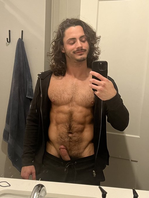 This outstanding @LucaDelRey selfie has already changed 2023’s trajectory. 

#PeekABooyah
#TLAgayvoriteThings