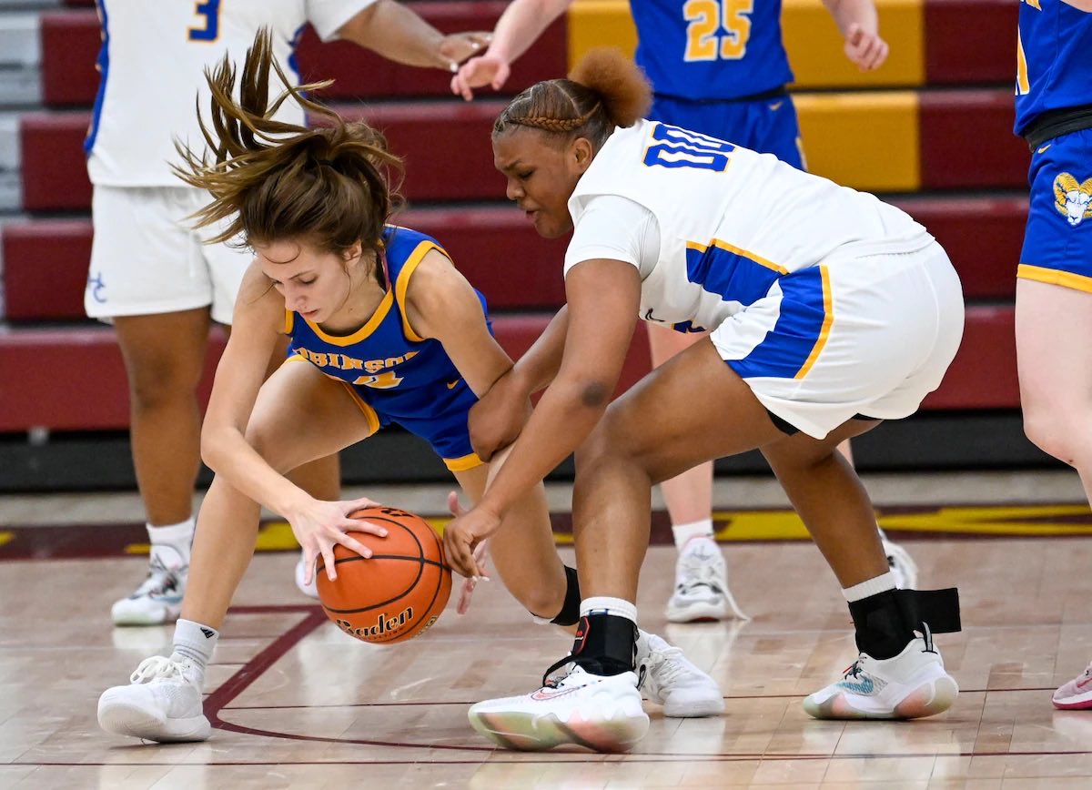 2024 Jaeda Wilson gettin’ scrappy with that D while playing in a holiday tournament for Holy Child…we love to see that at GLP! 💙🖤💙 (photo credit to the Washington Post).