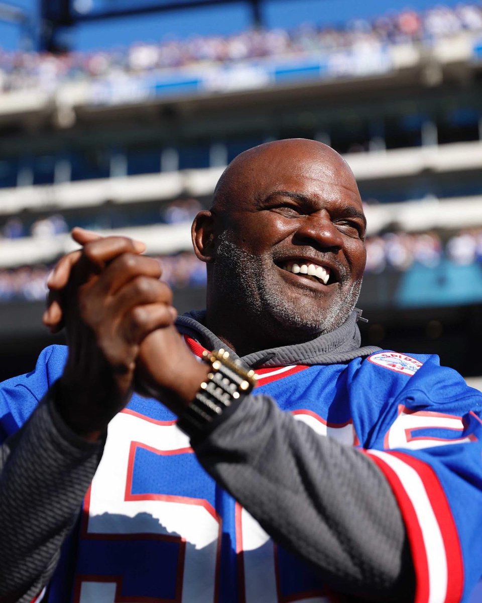 LT_56's tweet image. Smile if you’re in the playoffs 😁