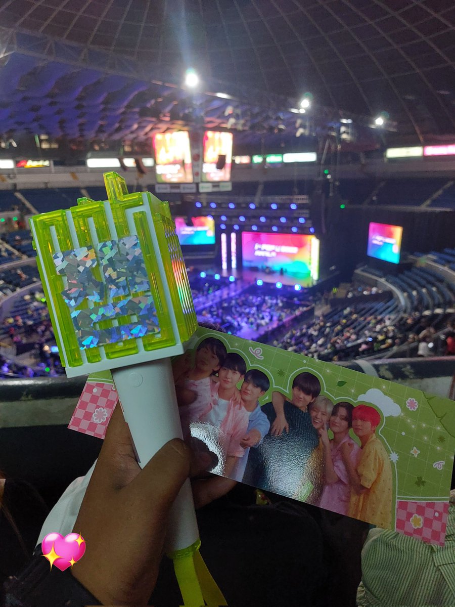 jaechantea's tweet photo. a lot has happened to me in 2022 tbh 💀 but one thing i have enjoyed from last year is that i was able to attend 3 concerts 😹😹😹😹 https://t.co/fhDLiGOYKh