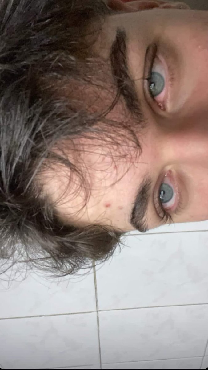 _miriamesposito's tweet photo. Dopo arrivi tu, ehi, nei tu occhi blu, ehi
Trovo la paura che ho di innamorarmi
Tiro su una nube fatta dalle scuse
Che mi invento solo per non avvicinarmi https://t.co/bqzEfGgxfJ