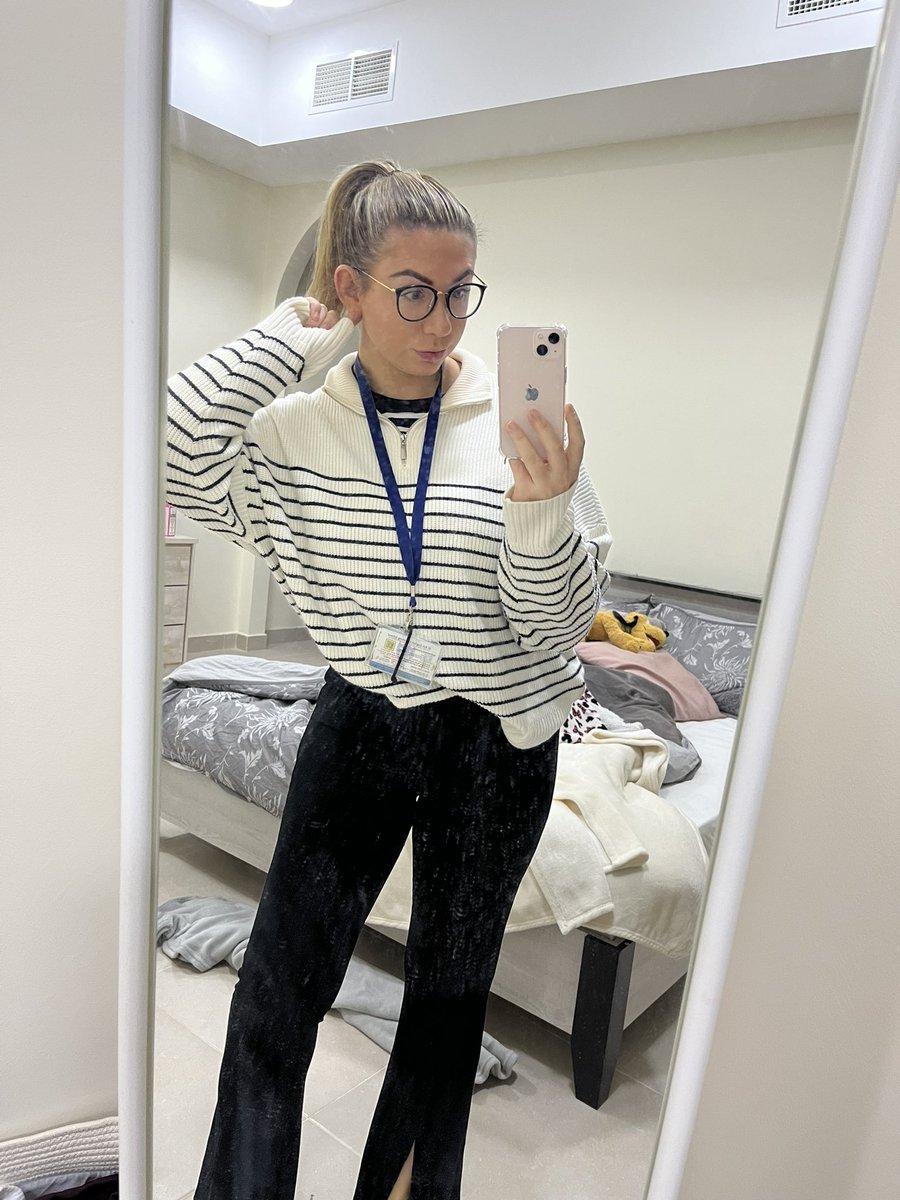 missdaisyeyfs's tweet photo. First day of 2nd term. That 5:20am get up was hard😅🤣 https://t.co/7QR178LfH2