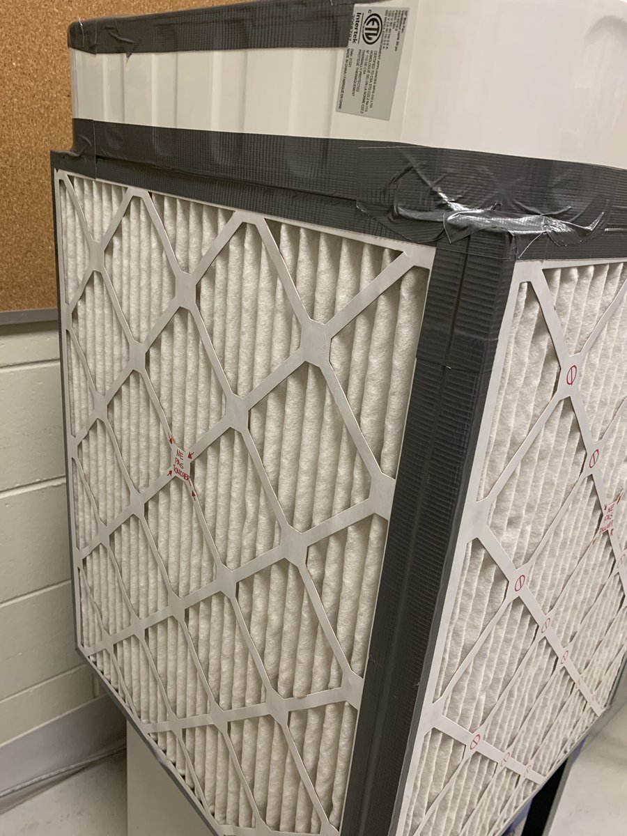 Lillymaxx's tweet photo. @CorsIAQ I add mine! ☺️
I built a #CorsiRosenthalBox last year for my « shared-class » and a new one this year for my very small class without window in a primary school! Good job with my #N95 😁
#MySafetyFirst 🙌🏼 https://t.co/sz2EOxq5dL