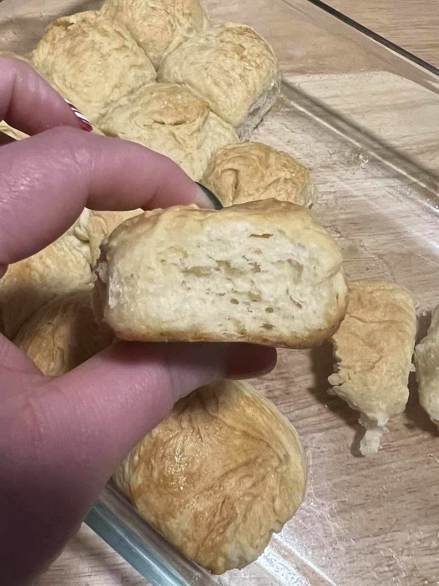 zefrineTTV's tweet image. In 2023, I will master making dinner rolls and breads 🫠… MARK MY WORDS!!! 

#bakingfail