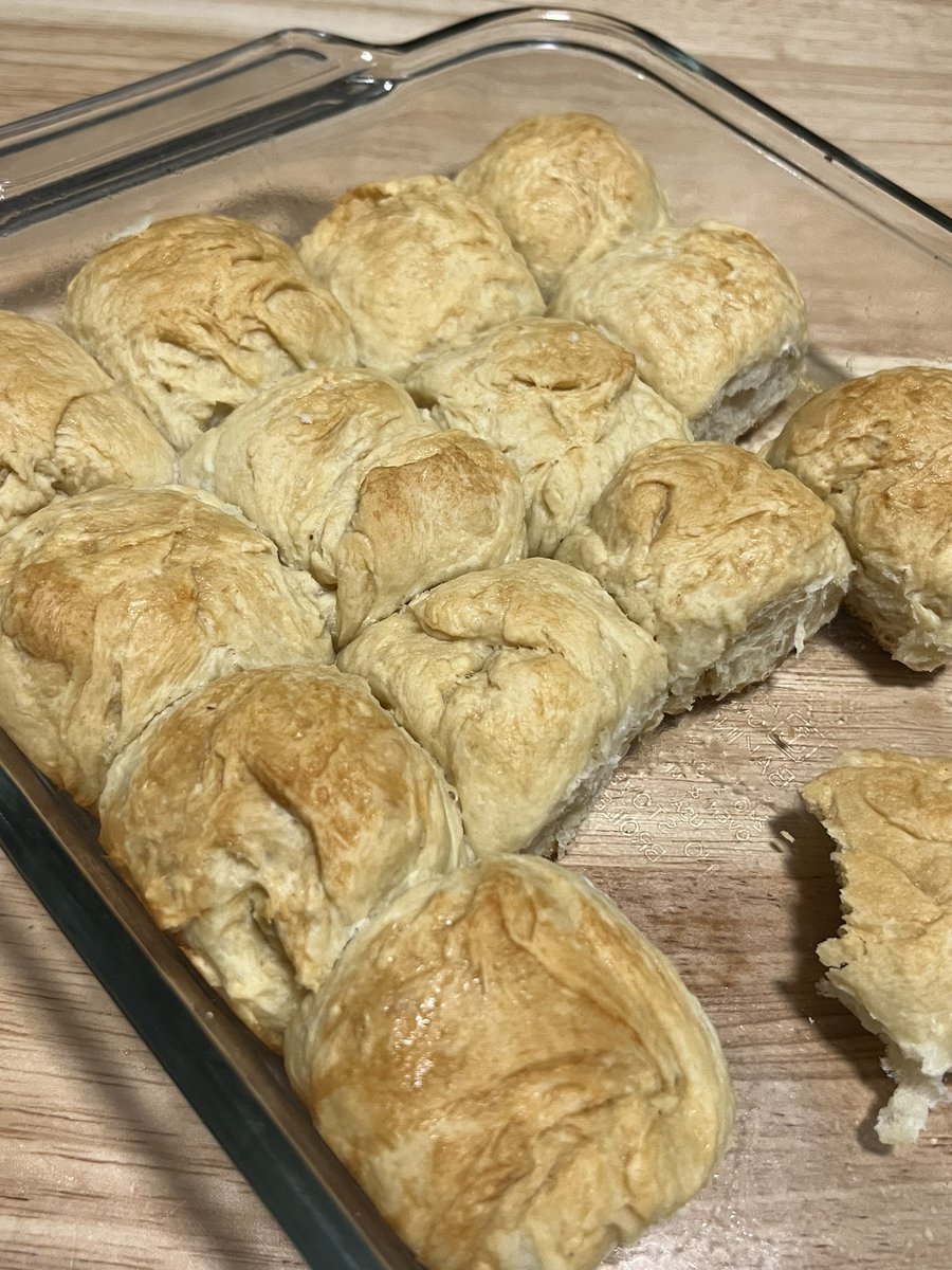 zefrineTTV's tweet image. In 2023, I will master making dinner rolls and breads 🫠… MARK MY WORDS!!! 

#bakingfail