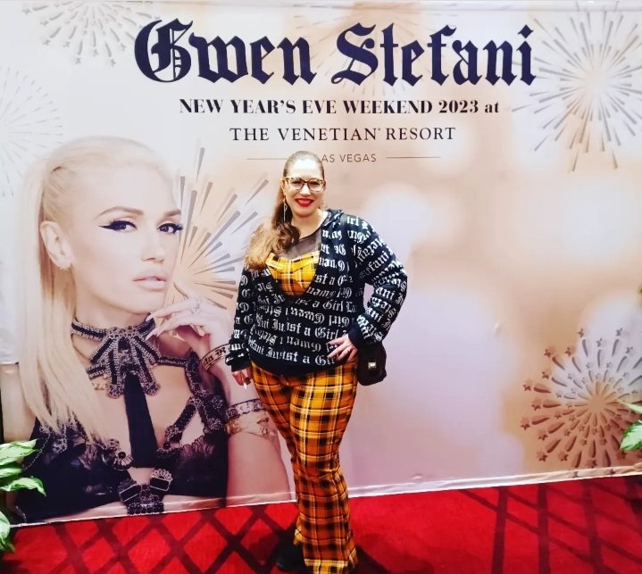 How I ended 2022 and began 2023. Happy New Year's Day all. So many more pics and stories to come. #sunday #newyearsday #2022 #2023 @gwenstefani @venetianvegas #gwenstefani #Venetian #Lasvegas #lastnight #photoopportunity #concerts #vegasstrip