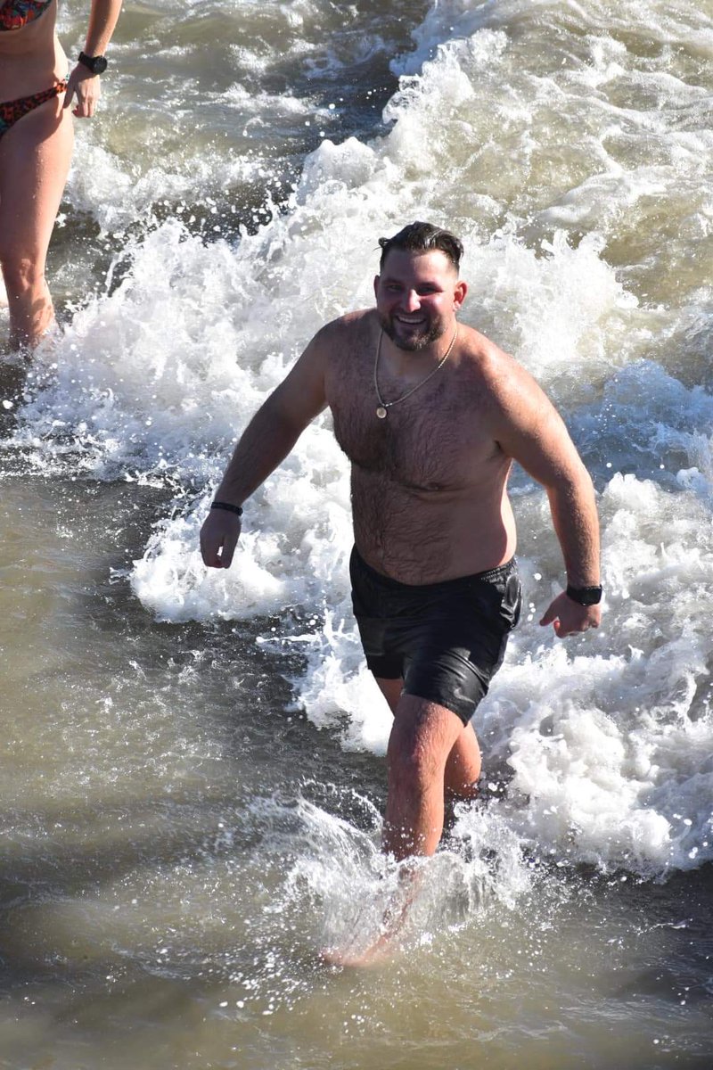 CapeAtlanticNWS's tweet image. shorelocalnews: Margate's 28th Annual Polar Bear plunge on New Year’s Day. #shorelocal #margatenj Photos by Steffen Klenk