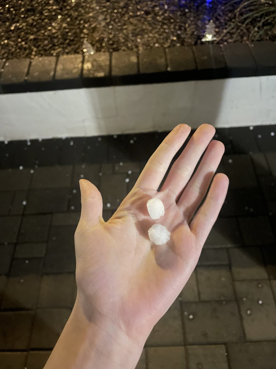 belly_lepp's tweet photo. @weatherchannel hail in AZ tonight! https://t.co/46mLRJgylF