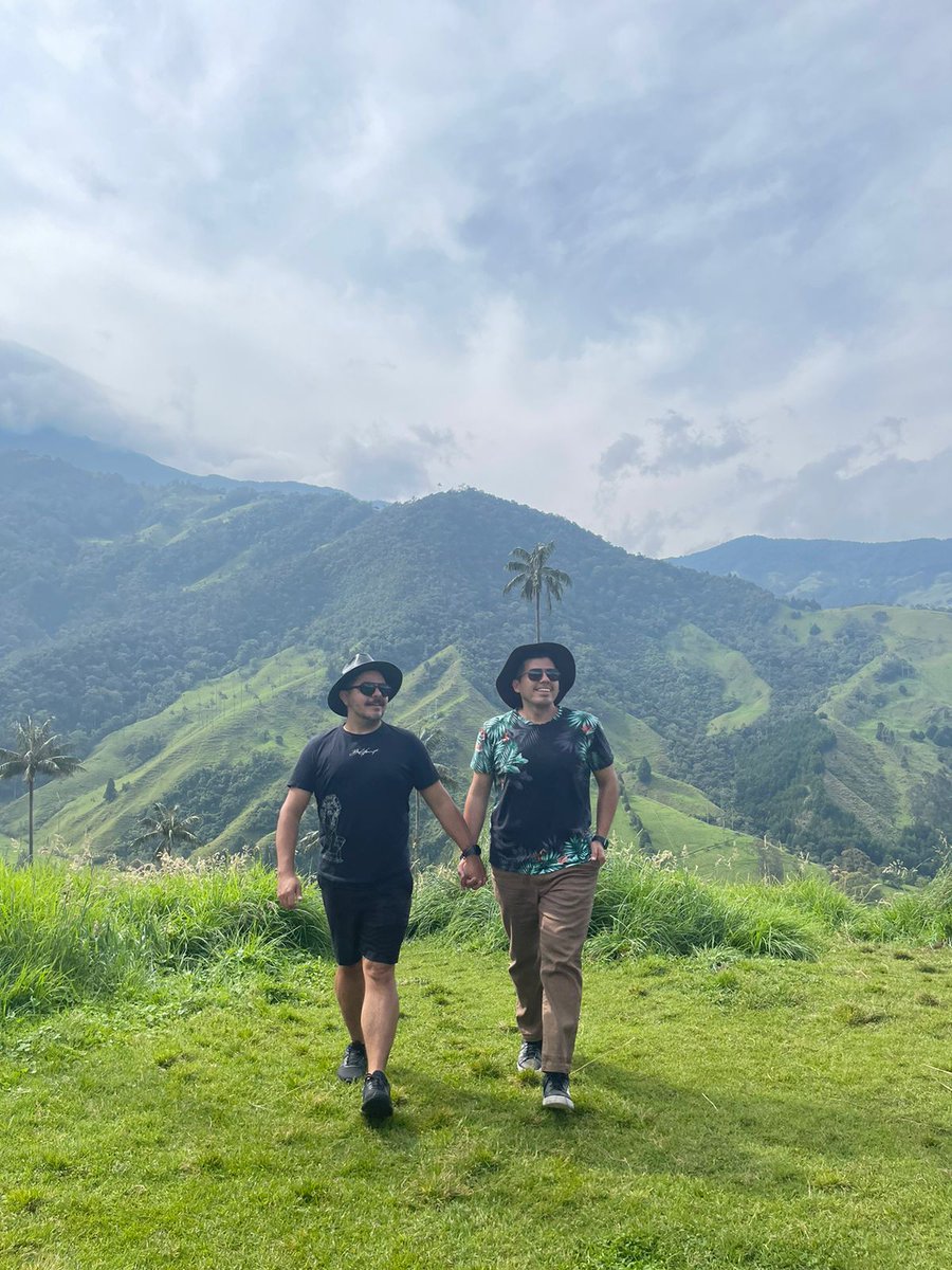 mazcortes's tweet photo. Hello 2023!
#LosCdC están listos pa' seguir adelante.
.
#vidaCdC #directorslife #directorsjourney #creative #actorslife #happylad #happycouple #funnylad #travelingboys #Colombia #México #CUU https://t.co/MoXWEsAJ2A