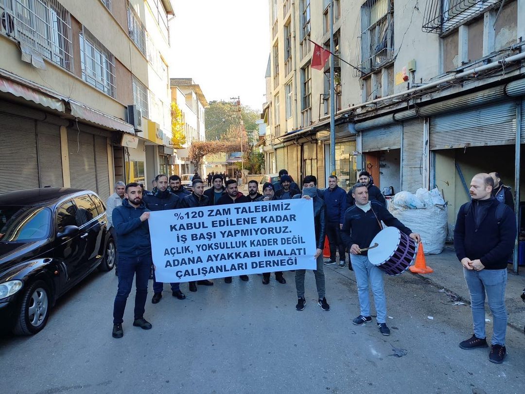 Adana Ayakkabı İmalatı ve Çalışanları Derneği olarak saya işçileri, maaşlarına %120 zam talebi kabul edilmediği için iş bıraktı. 

'Açlık yoksulluk kader değil' diyerek greve başladıklarını duyurdular. Mücadelelerinin yanındayız.

#Genelgrev genel direniş!