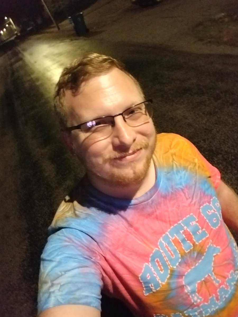 GingerrBearr89's tweet photo. Late night walk home after a long day at work. #tyedie #gay #illinois #bear #ginger #gaywithglasses #route66 https://t.co/32oTF9hhur