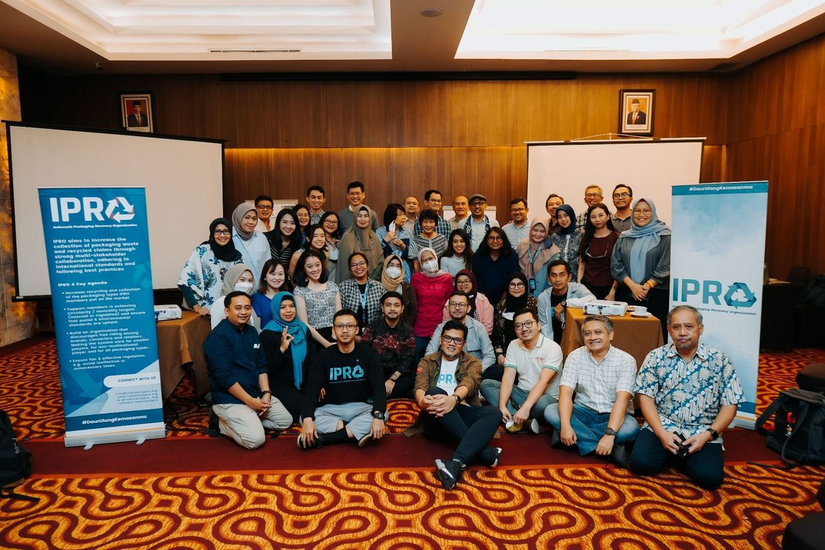 karyanto_wibowo's tweet photo. Thank you Indonesia IPRO board, our partners and all members @CocaCola , @Danone, @indofood, @Nestle , @tetrapak, @UnileverIDN, Sampoerna, @SIG Combibloc, @SCJohnson, @SuntoryGlobal, @LOrealGroupe, @Siegwerk_inks, @MDLZ International, Amcor, and @Diageo_News for great support. https://t.co/F8eJsbvDN4