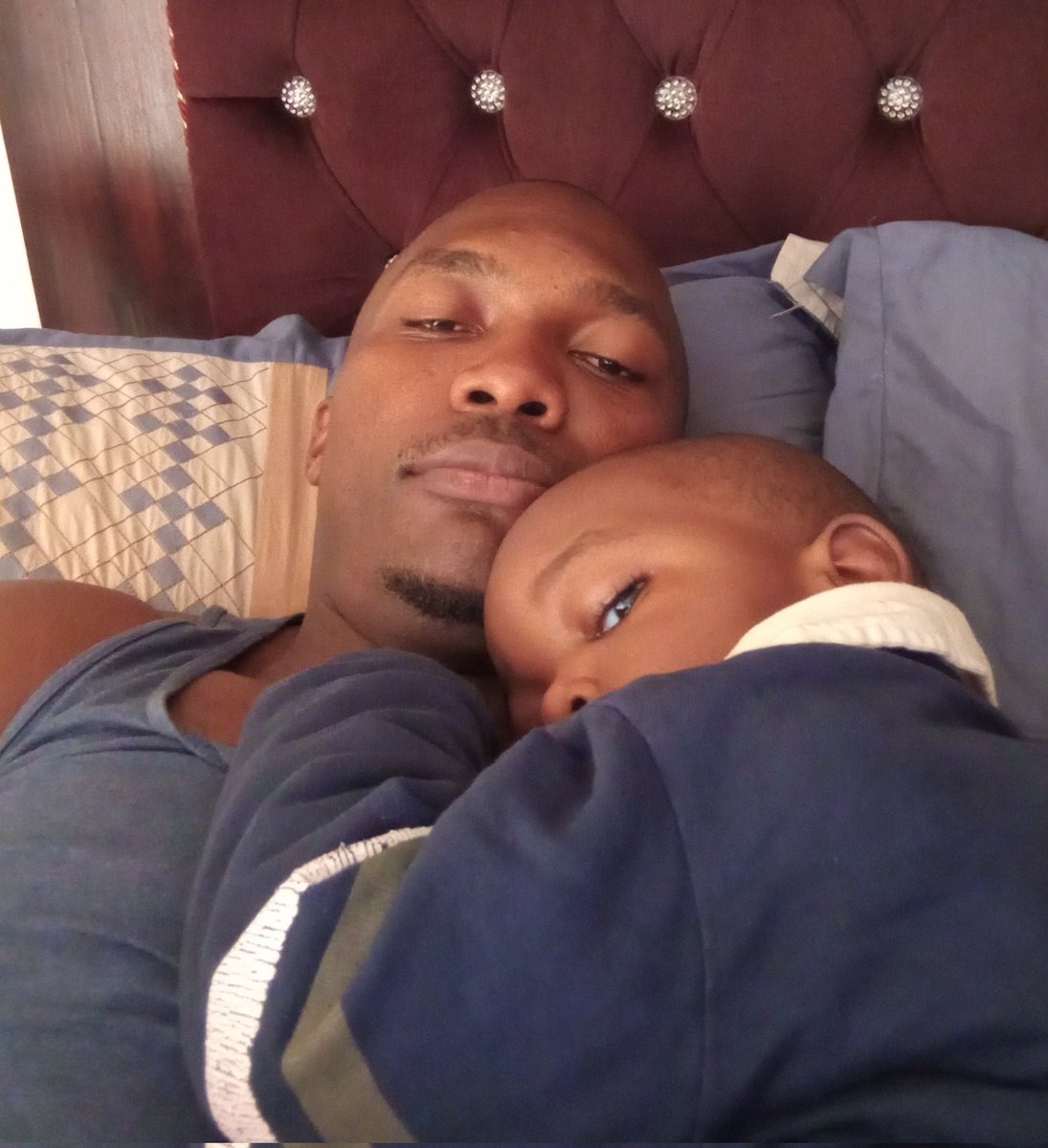 Monsieur_Ndongo's tweet photo. Hey guys, j'espère que l'année a bien commencé pour tous.
C'est quoi votre première capture de l'année?
#NewYear
#FirstPicOfTheYear
#Trending
PS: 👇🏾 Me and baby boy https://t.co/fTILqeQN9e