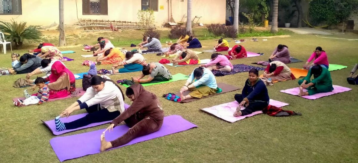 Dillikiyogshala's tweet photo. "दिल्ली की योगशाला"- fathehpurberi
#DilliKiYogshala
#दिल्लीकीयोगशाला 
#Yoga https://t.co/FGUjHM3eqd
