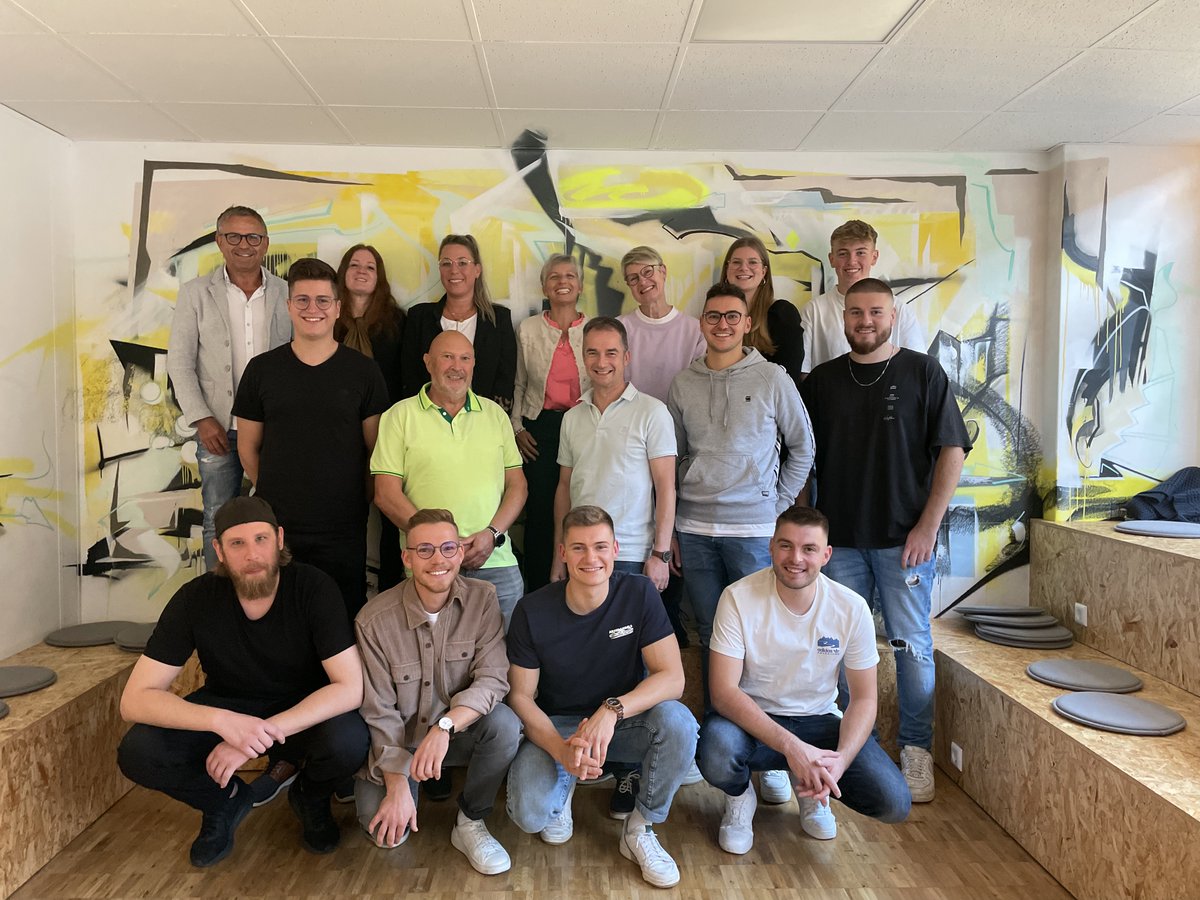 2️⃣0️⃣2️⃣3️⃣ - Wir sind startklar! 🎉

Der Jahreswechsel ist die Gelegenheit, um neue Ziele zu stecken und Veränderungen in Angriff zu nehmen. Nutzen wir die Chance, die sinnvolle Digitalisierung unserer Schulhäuser voranzutreiben.

Wir wünschen einen guten Start in das Jahr 2023!