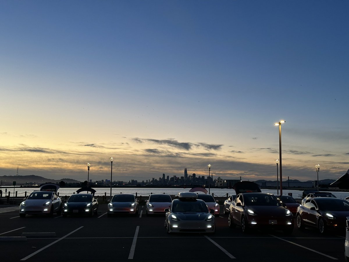 raulv48's tweet image. Nice impromptu meetup with @TeslaOwnersEBay #hellateslas