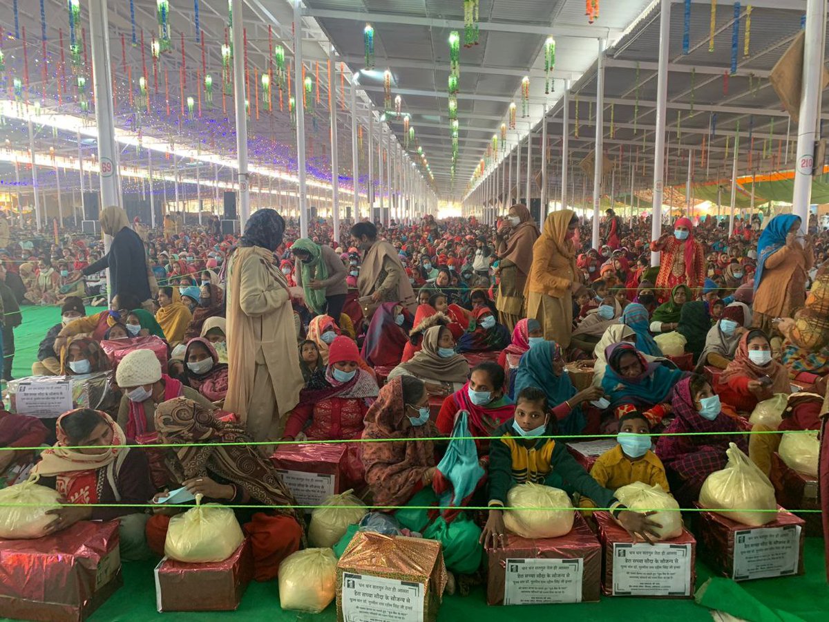 dollyinsan123's tweet photo. #13thLetterOfMSG made more true to all the devotee as #BirthMonthSpecial gift 💫

Under guidance of Saint Ram Rahim Ji,holy incarnation month's day 1 went well with many welfare works as needy got clothes &amp; food kits

Not only this,DEPTH Campaign is also enjoying success totally https://t.co/IlA8mlJ7sj