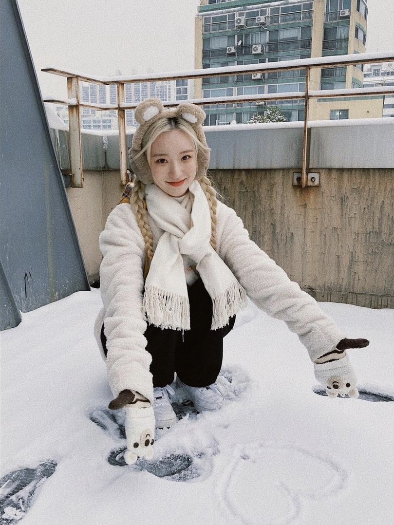 bebezmedia's tweet photo. sion instagram update 🐰

“It's been a long time♡ Did you spend the happiest time with the great peopleㅎㅎ? Already 2022 has passed, and 2023 has come to us! I think the time has passed quickly since I stayed together with you guys hehe”

#SION #시온 #RYUSION #류시온 https://t.co/Noq7WJFV3L