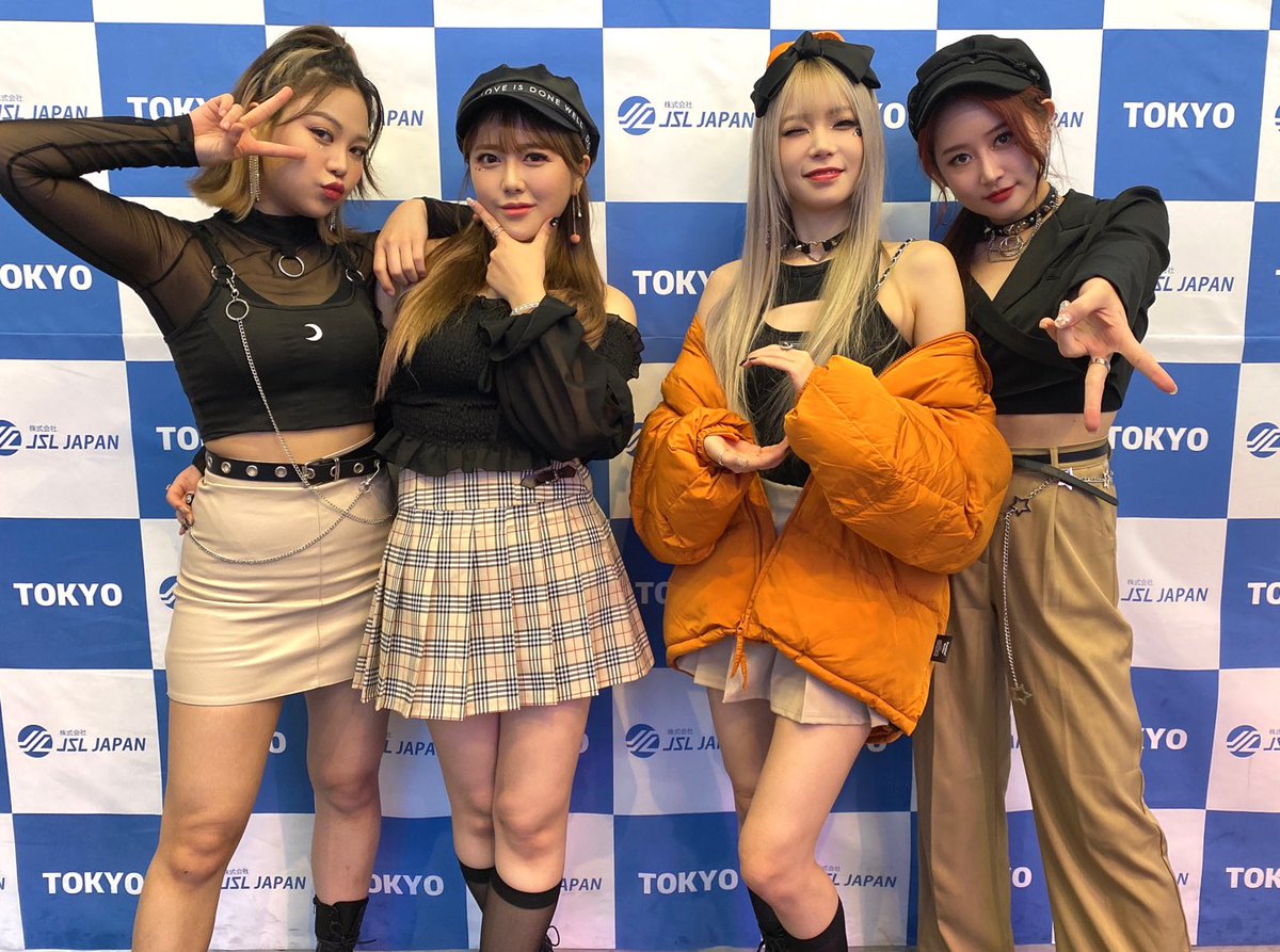st_onair_global's tweet image. ＃オンエア #온에어 #옹에아 #OnAir 
年末と新年のライブ終わり-❤️
木曜日から2部のライブ！！ヨロピ💜🧡💙　最後までレッツゴー❗️