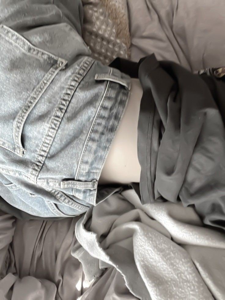 lunathical's tweet photo. Creo que ya me queda lo suficientemente grande la ropa. 🧐 https://t.co/8l7SSy3Vil