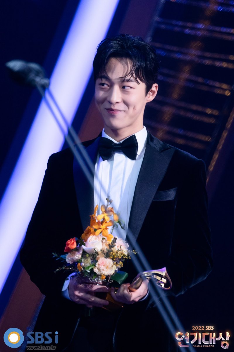 inhyuk_present's tweet photo. sbs 연기대상 현장 스케치 
사진 하나하나 다 너무 예쁘자나🥹❤️
다시 한 번 축하해 배인혁 !! https://t.co/jzlxIks252