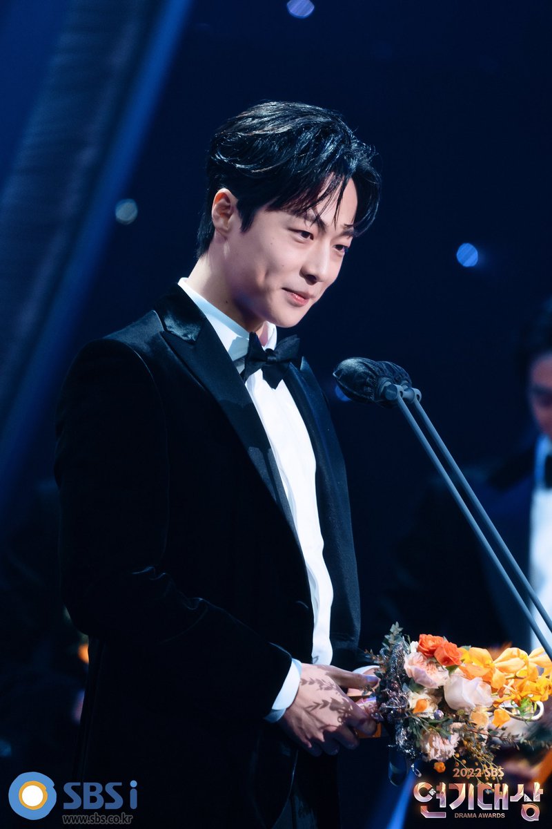 inhyuk_present's tweet photo. sbs 연기대상 현장 스케치 
사진 하나하나 다 너무 예쁘자나🥹❤️
다시 한 번 축하해 배인혁 !! https://t.co/jzlxIks252