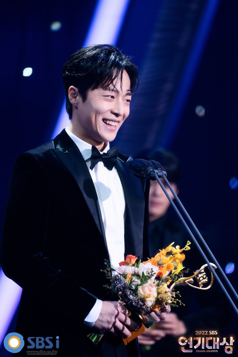 inhyuk_present's tweet photo. sbs 연기대상 현장 스케치 
사진 하나하나 다 너무 예쁘자나🥹❤️
다시 한 번 축하해 배인혁 !! https://t.co/jzlxIks252