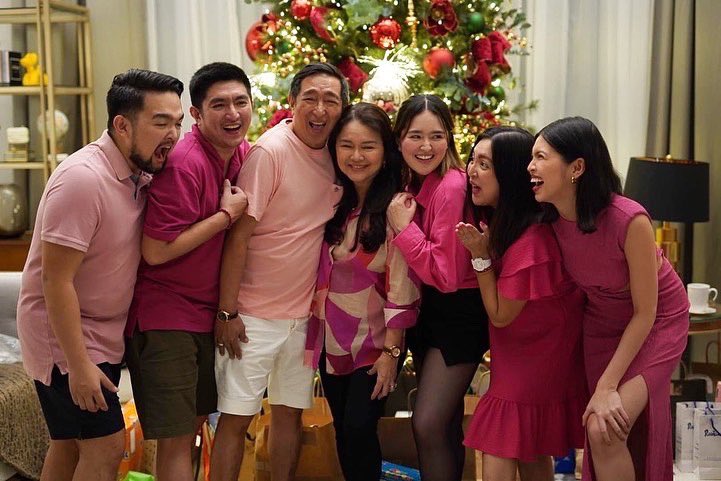 Going into 2023 with the biggest smiles and brightest cheer. Happy New Year from the cute Mendozas! ✨