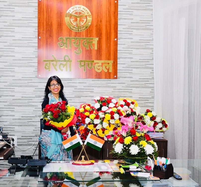 SanyuktaSam1's tweet photo. We are only as good as our #Team !! #Team of Bareilly Commissionerate joins @CommissionerBa1 in extending #NewYear2023 wishes to all our citizens & stakeholders!
#Committed to #EffectiveGovernance and #TransparentAdministration !!
@InfoDeptUP
@ChiefSecyUP
@UPGovt https://t.co/1tbGm8ylTE