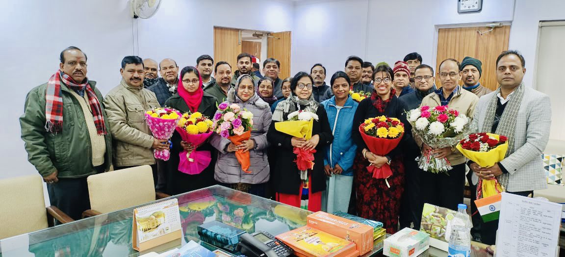SanyuktaSam1's tweet photo. We are only as good as our #Team !! #Team of Bareilly Commissionerate joins @CommissionerBa1 in extending #NewYear2023 wishes to all our citizens & stakeholders!
#Committed to #EffectiveGovernance and #TransparentAdministration !!
@InfoDeptUP
@ChiefSecyUP
@UPGovt https://t.co/1tbGm8ylTE