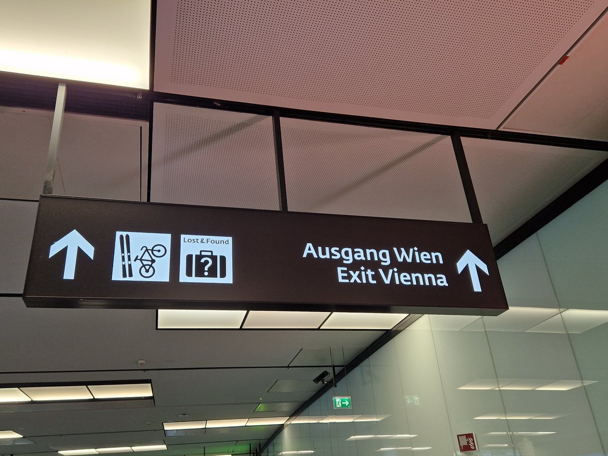 ignazfuesgen's tweet image. And 2023 starts with ... a flight to Vienna! Albeit not for fun but family matters, still one of the best places to go. #awesomevienna #servus #backathome