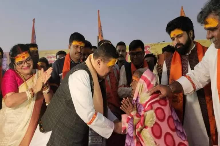 SpeakingLegaly's tweet photo. #BREAKING : पश्चिम बंगाल बीजेपी नेता सुवेंदु अधिकारी के खिलाफ एससी / एसटी के मामले में मुकदमा दर्ज करने की मांग वाली याचिका पर सुप्रीम कोर्ट ने सुनवाई से इन्कार किया।
याचिकाकर्ता को कलकत्ता हाईकोर्ट जाने को कहा।
#suvenduadhikari #WestBengal #SCACT #STACT #SupremeCourt https://t.co/1ZBPVm2bDr