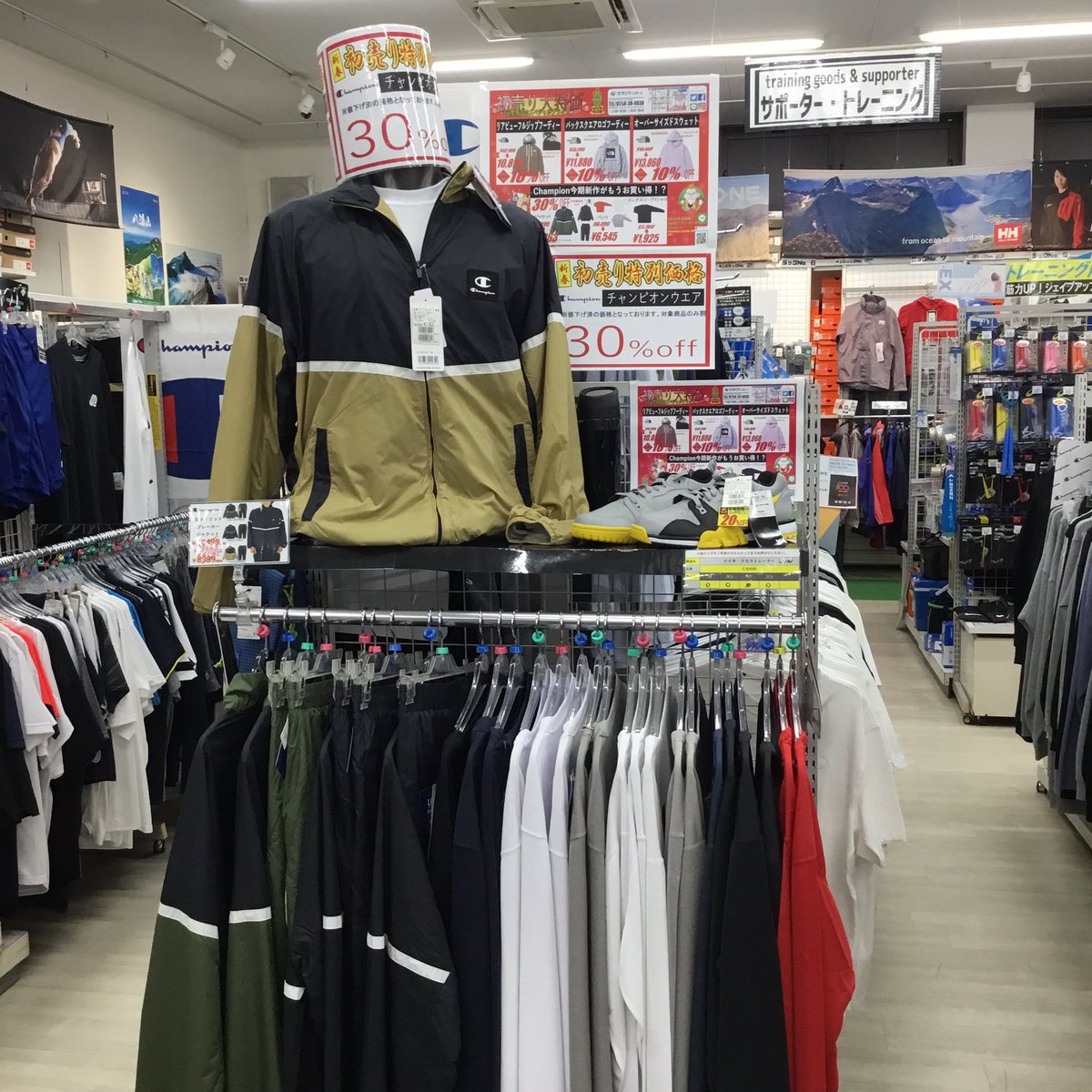 ohmiyasports's tweet photo. 初売り、ウエアコーナーお買い得情報です✨ https://t.co/aA0qbZYmZB
