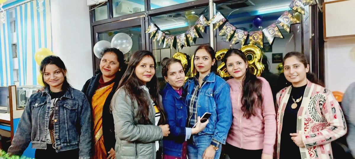 #NewYearParty with #OfficeColleagues.
Happy New Year 2023!

#gtechwebindia #officeteam #newyearcelebration #officeparty #officedecor #teamwork #TeamPower #girlspowers #boysfashion #sucessmindset #Holidays #newyear2023 #partytime