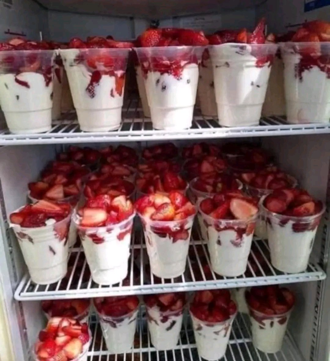 ⓘ Este usuario ama las fresas con crema🍓😍