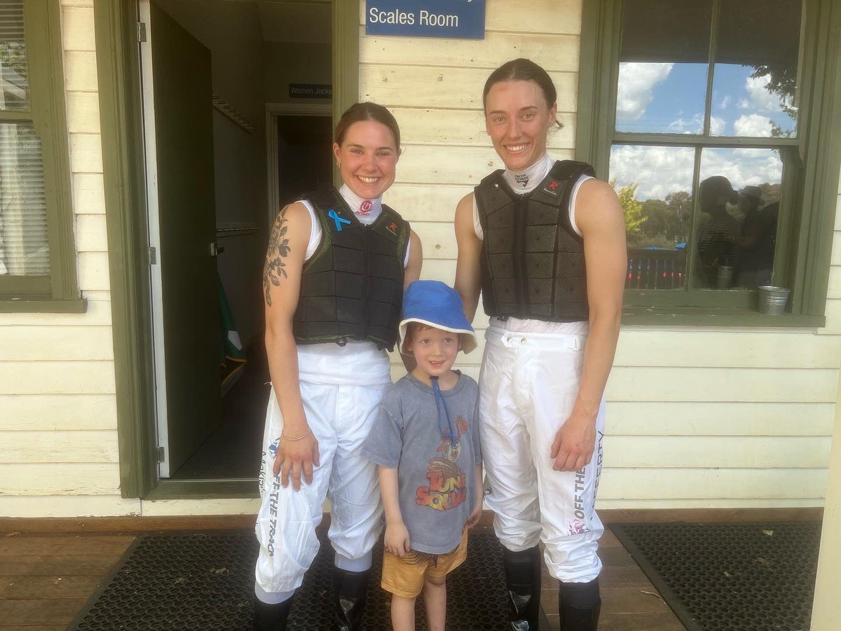 Yesterday I went to my ‘hometown’ (HangingRock) races. I took my 2nd cousin who’s horse mad. @lauralafferty13 and @makisha_salter, did everything they could to make his day. Needless to say he was pretty impressed. Two jockeys who go above and beyond. ⭐️‘s.